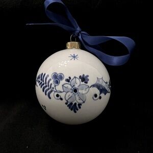 The ‘Original Blue’ ornament from Royal Delft